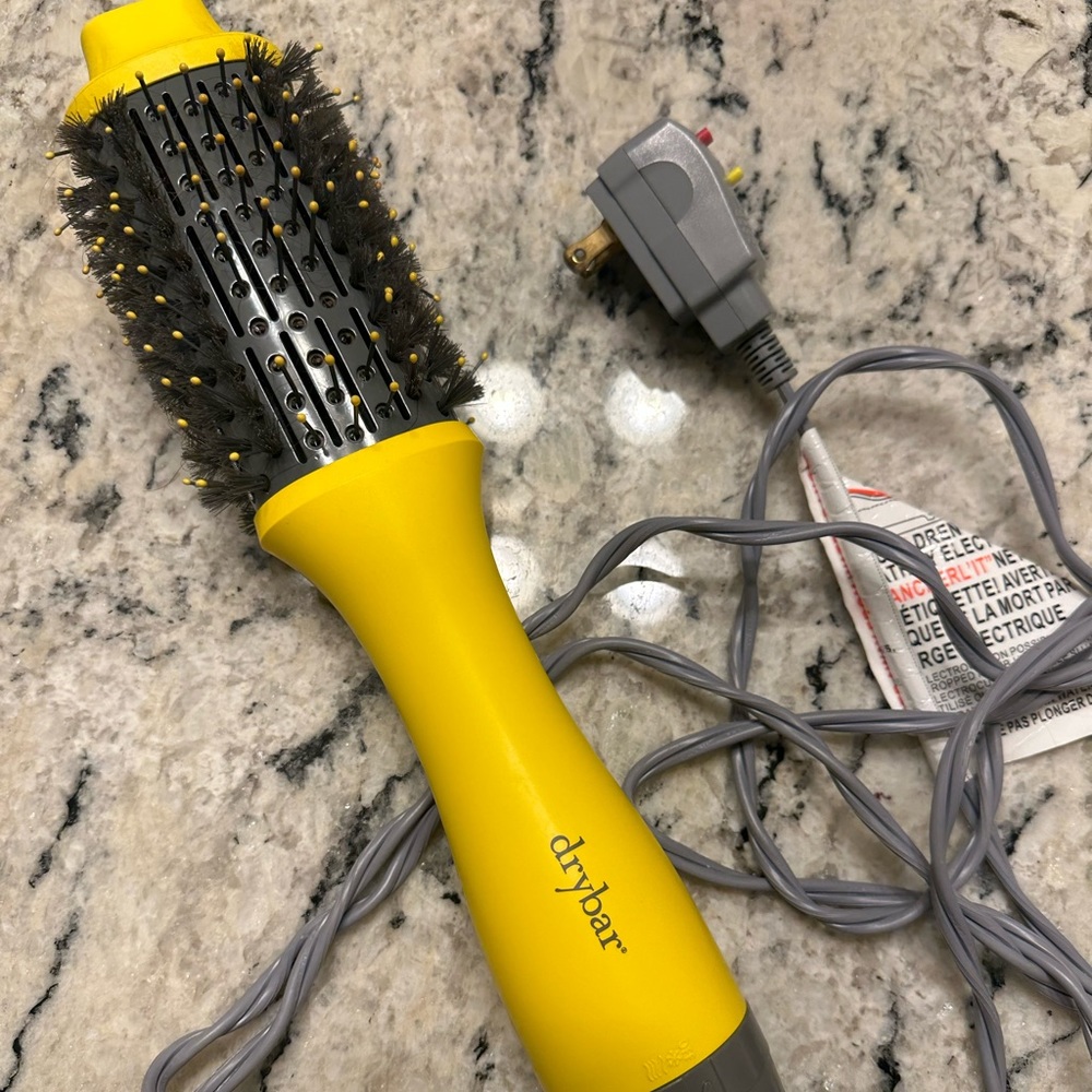 Drybar the double shot blow dryer brush
